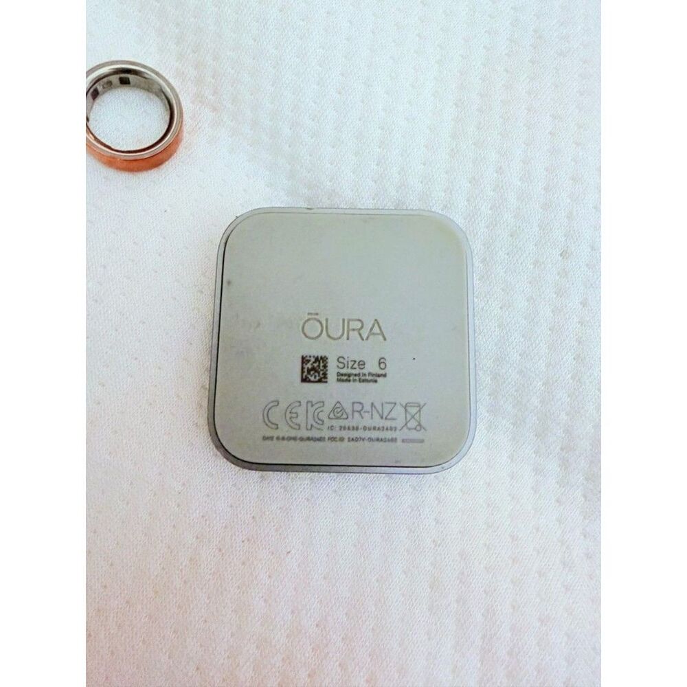 Oura Ring Gen 4 Size 6 Rose Gold + Charger | Pre-Owned - Picture 4 of 4